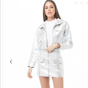 NWOT silver cropped metallic skirt